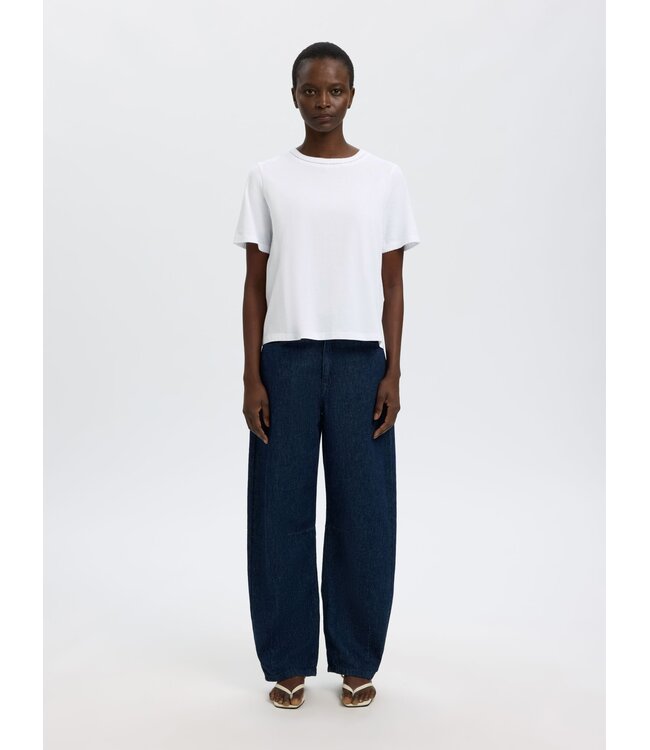 Selected Femme SLFASSIA witte biologisch katoenen dames T-shirt met fijne details