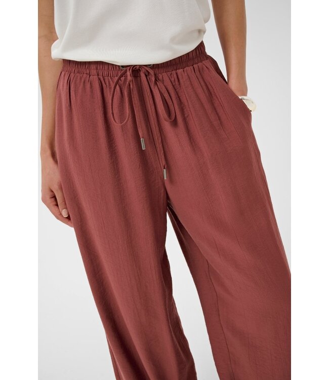 KAFFE KAemily roestbruine dames broek met wijde pijpen