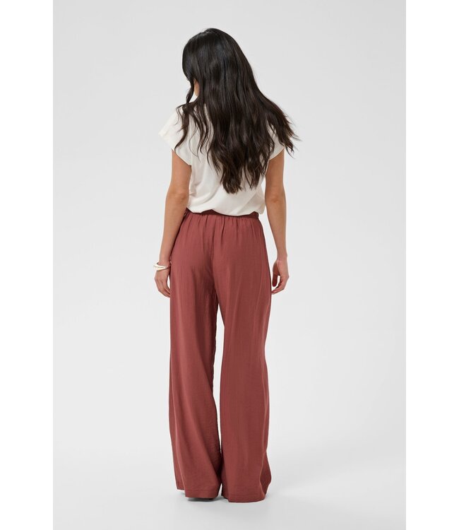 KAFFE KAemily roestbruine dames broek met wijde pijpen