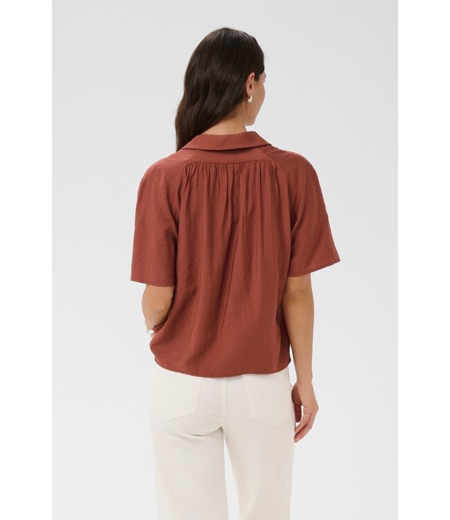 KAFFE KAemily roestbruine dames blouse met V-hals