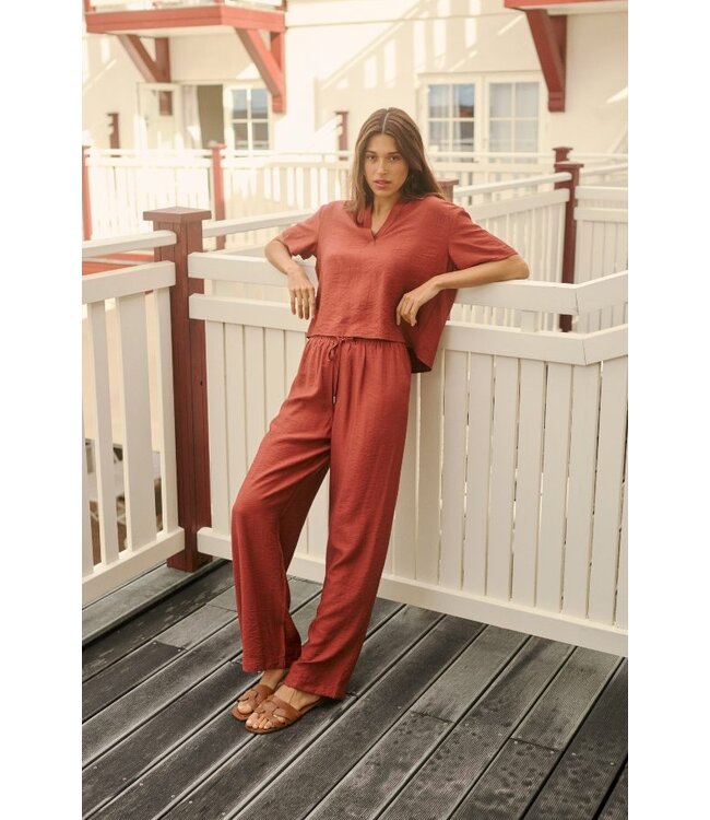 KAFFE KAemily roestbruine dames blouse met V-hals