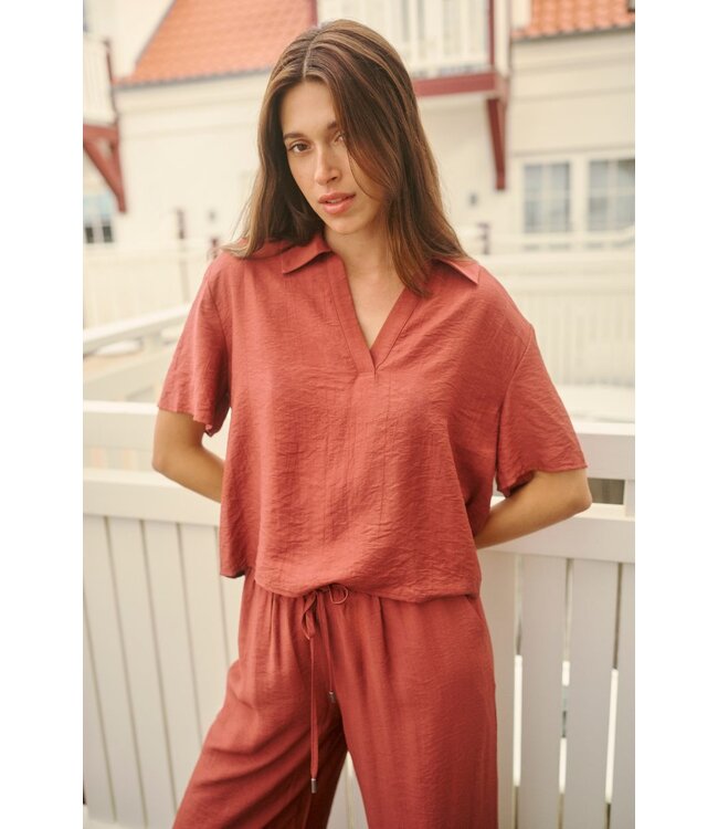 KAFFE KAemily roestbruine dames blouse met V-hals