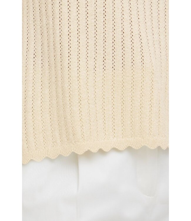 b.young BYMOBBE licht beige ribgebreide dames top met V-hals