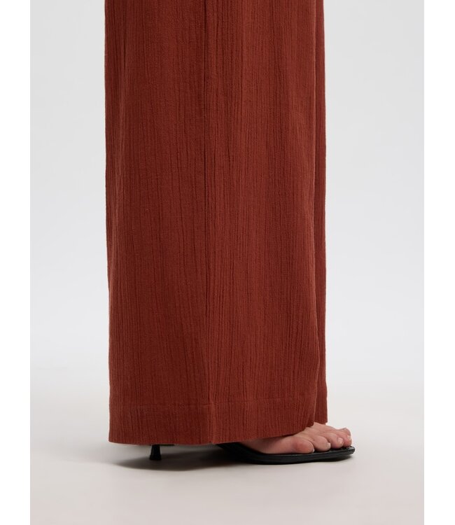 Selected Femme SLFFINNIE terracotta dames wide leg broek in biologisch katoen en linnen