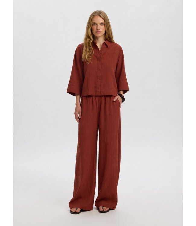 Selected Femme SLFFINNIE terracotta dames wide leg broek in biologisch katoen en linnen
