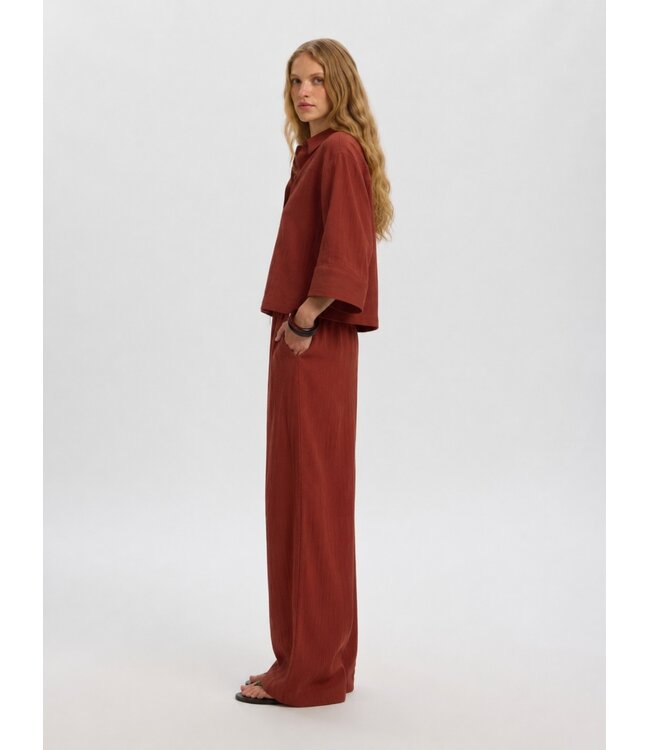 Selected Femme SLFFINNIE terracotta dames wide leg broek in biologisch katoen en linnen