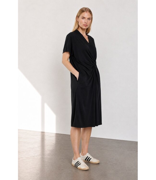 Freequent FQFLOI zwarte dames midi jurk met twistdetail en V-hals