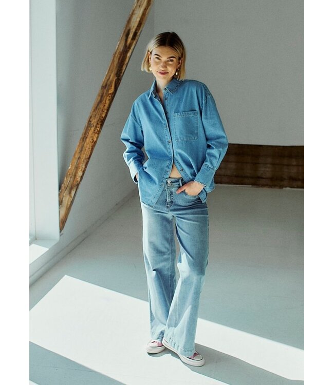 Freequent FQLOPEZ damesjeans Light Blue Denim met push-up effect en wijde pijpen