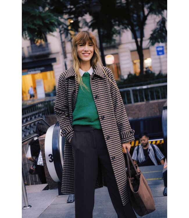 b.young BYCAMIO Coat Olive Night Check – Lange geruite damesmantel met wol