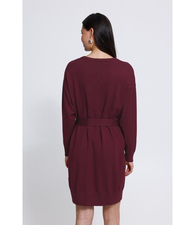 ICHI IHLULS Dress Rhododendron – Bordeaux gebreide damesjurk met ceintuur