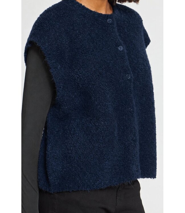ICHI ICHI IHSARISA WA2 Maritime Blue – Mouwloos bouclé vest met knopen