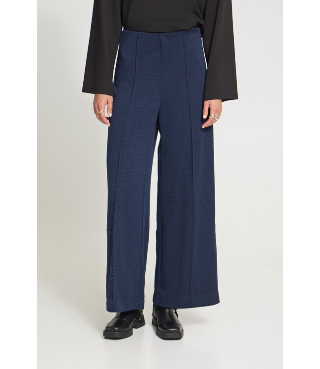 ICHI ICHI IHKATE Twillish Wide Pant Maritime Blue/Black – Blauwe--Zwart gestreepte broek met wijde pijpen
