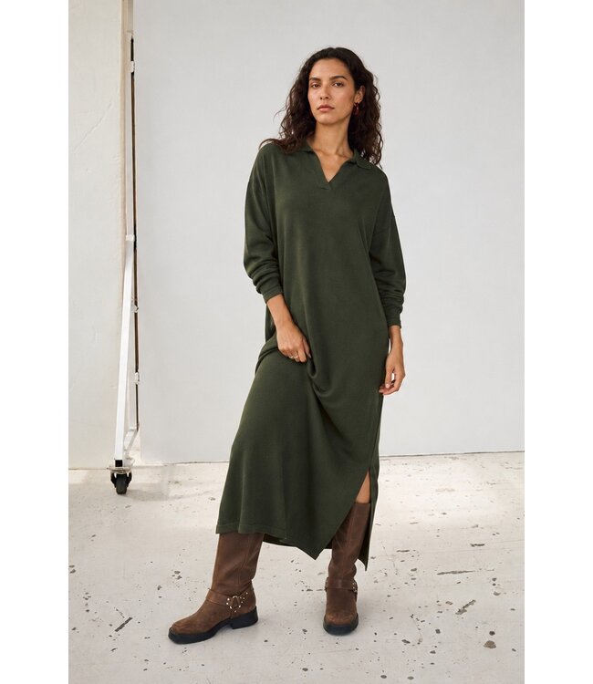 ICHI IHLULS Dress 2 Rosin – Gebreide dames midi jurk met polokraag