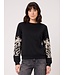 JDY JDYMESA Mindy Emb Sweat Black – Zwarte dames sweater met ecru borduurwerk
