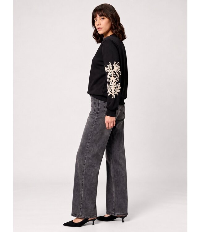 JDY JDYMESA Mindy Emb Sweat Black – Zwarte dames sweater met ecru borduurwerk