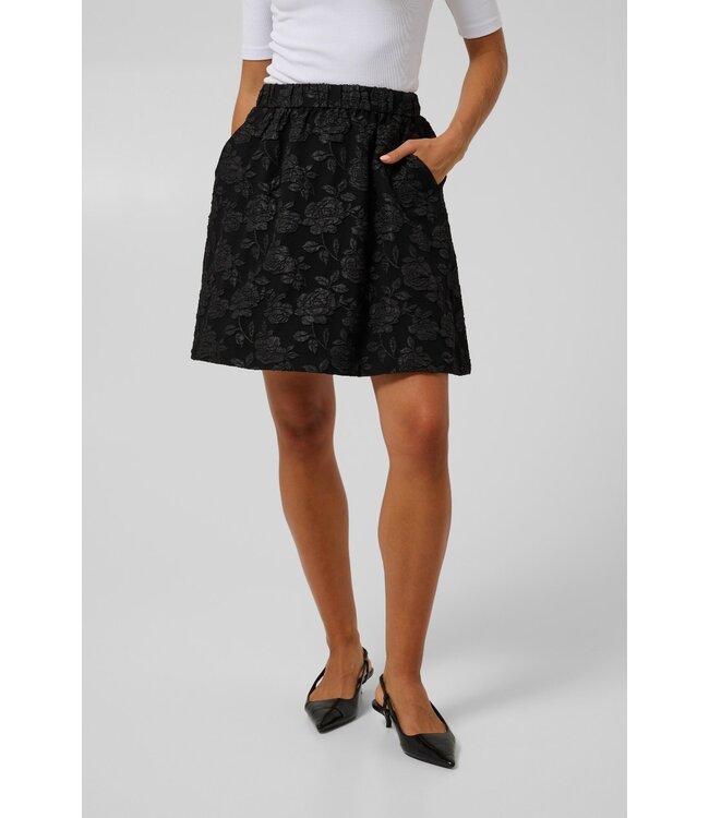 KAFFE KAcorbina Skirt Black Deep – Zwarte korte A-lijn rok met bloemenstructuur