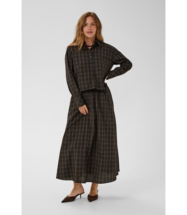 KAFFE KAhelie Skirt Black/Brown Check – Lange geruite damesrok met elastische taille