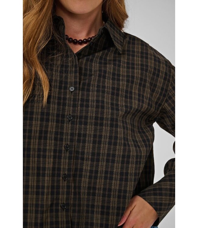 KAFFE KAhelie Check Shirt Black/Brown Check – Geruit dameshemd met boxy fit