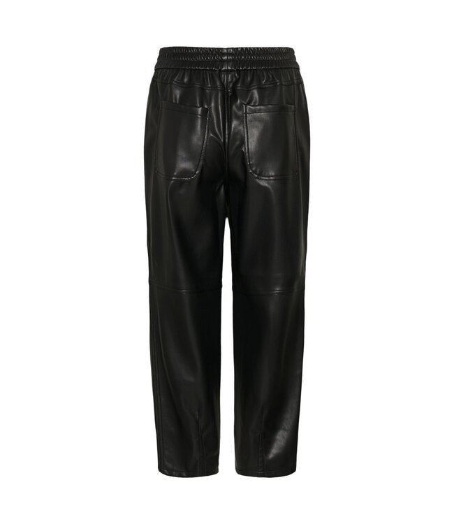 KAFFE KAarensa Barrel Pants Black Deep – Zwarte imitatieleren damesbroek