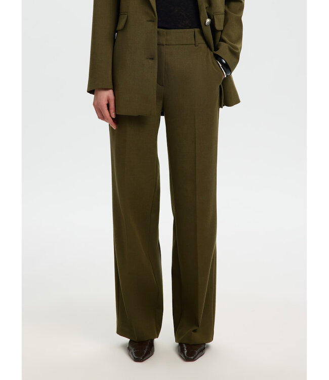 Selected Femme SLWRITA Wide Pant Fir Green – Olijfgroene damesbroek met wijde pijpen