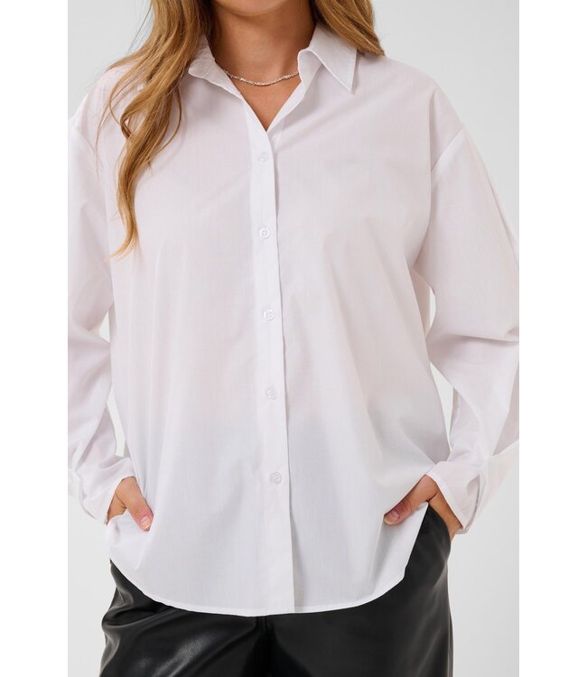 KAFFE KAmathilde Shirt Optical White – Witte loose fit damesblouse met plooidetails