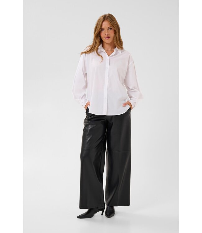 KAFFE KAmathilde Shirt Optical White – Witte loose fit damesblouse met plooidetails