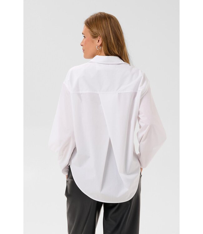 KAFFE KAmathilde Shirt Optical White – Witte loose fit damesblouse met plooidetails