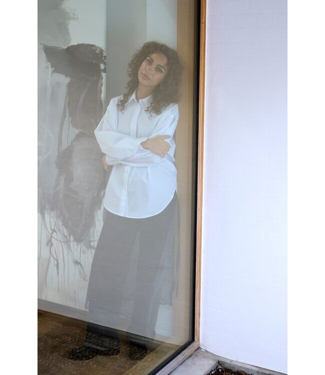 KAFFE KAmathilde Shirt Optical White – Witte loose fit damesblouse met plooidetails
