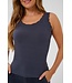 KAFFE KAomi Top Graphite – Blauwgrijze ribtop met kanten details