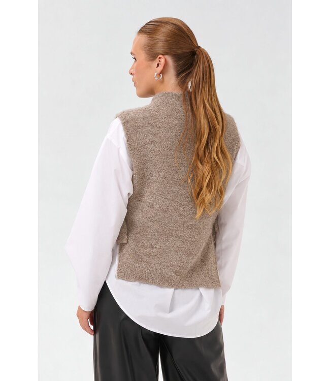 KAFFE KAmartine Knit Vest Desert Taupe Melange – Gebreid damesvest met strikdetails
