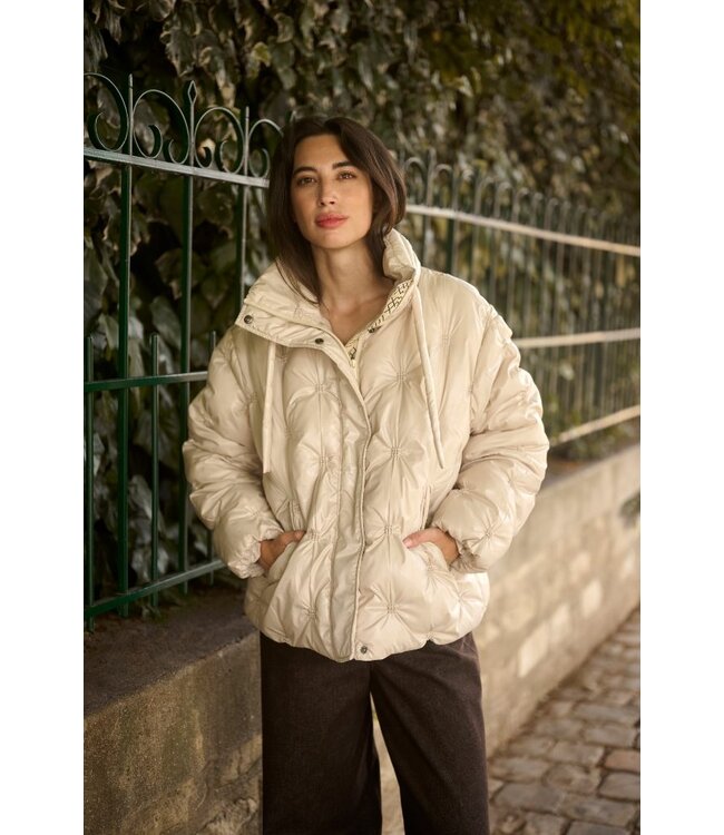 CREAM CRDrakie Short Jacket Oatmeal – Gewatteerde damesjas met sterpatroon