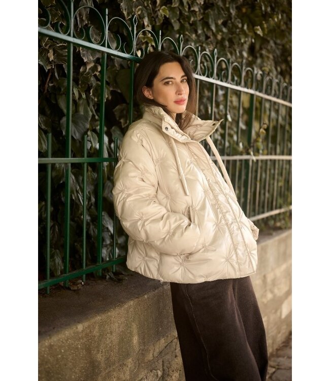 CREAM CRDrakie Short Jacket Oatmeal – Gewatteerde damesjas met sterpatroon