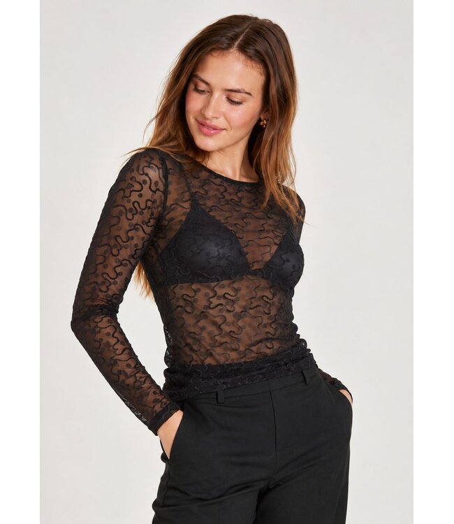 Freequent FQISBY Tee Black – Zwarte transparante mesh damestop met lange mouwen