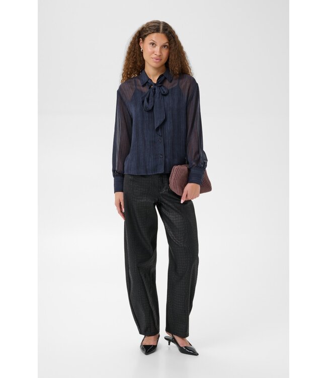 KAFFE KAlouisa Shirt Blue Blurry Stripes – Transparante blauwe damesblouse met strik