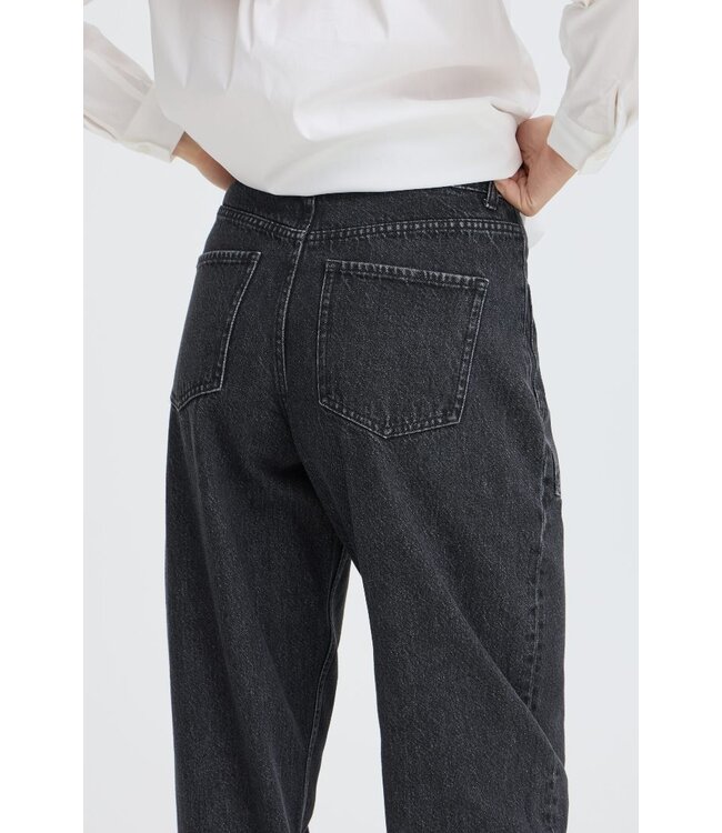 b.young BYKIZION Barrel Jeans Black Denim – Zwarte damesjeans met hoge taille en barrel fit