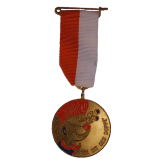 De officiële Kielegat® medaille 1996 motto "Kèk uit oew doppe"