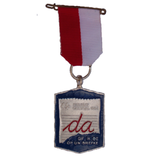 De officiële Kielegat® medaille 1984 motto "da gif ik oe op un briefke"