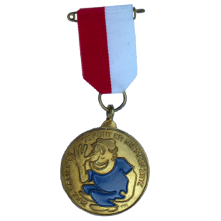 Officiële Kielegat® medaille 1982 motto "ge kunt er nie meej zitte"