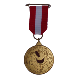 Officiële Kielegat® medaille 1979 motto "agge oew'eige nie kietelt"