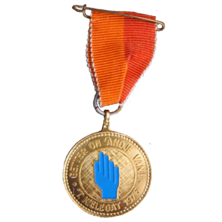 Officiële Kielegat® medaille 1976 motto "getter un 'andje van!"