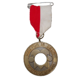 Officiële Kielegat® medaille 1972 motto "kek tur is deur"