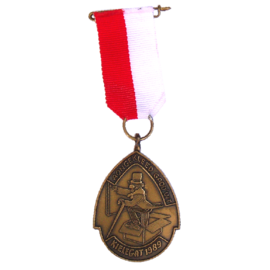 Officiële Kielegat® medaille 1989 motto "Aongekleed gaot uit"