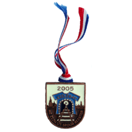 De officiële Kielegat® medaille 2005 motto "Me zijn ut spoor bijster"