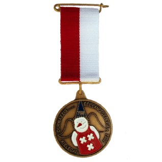 De officiële Kielegat® medaille 2002 motto "durwazzis .... êêl lang geleeje"