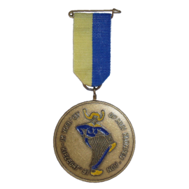 De officiële Kielegat® medaille 1991 motto "ik voel^ut op mun klompen 'aon"
