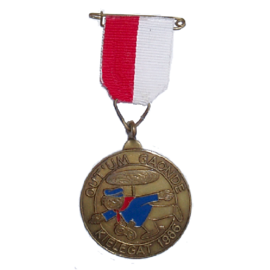 De officiële Kielegat® medaille 1986 motto "out'um gaonde"