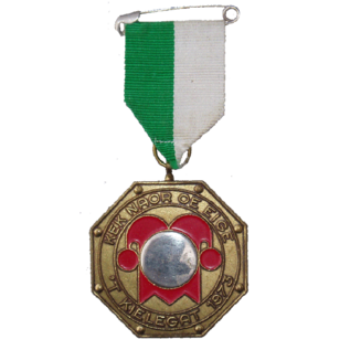 De officiële Kielegat® medaille 1973 motto "kek naor oe eige"