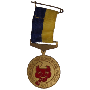 De officiële Kielegat® medaille 1977 motto "Houw ons Kielegat in de gaote"