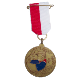 De officiële Kielegat® medaille 1985 motto ”Ut gaot van eige’s“