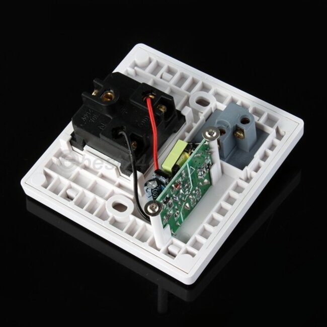 Universeel Inbouw Stopcontact - USB - Wit